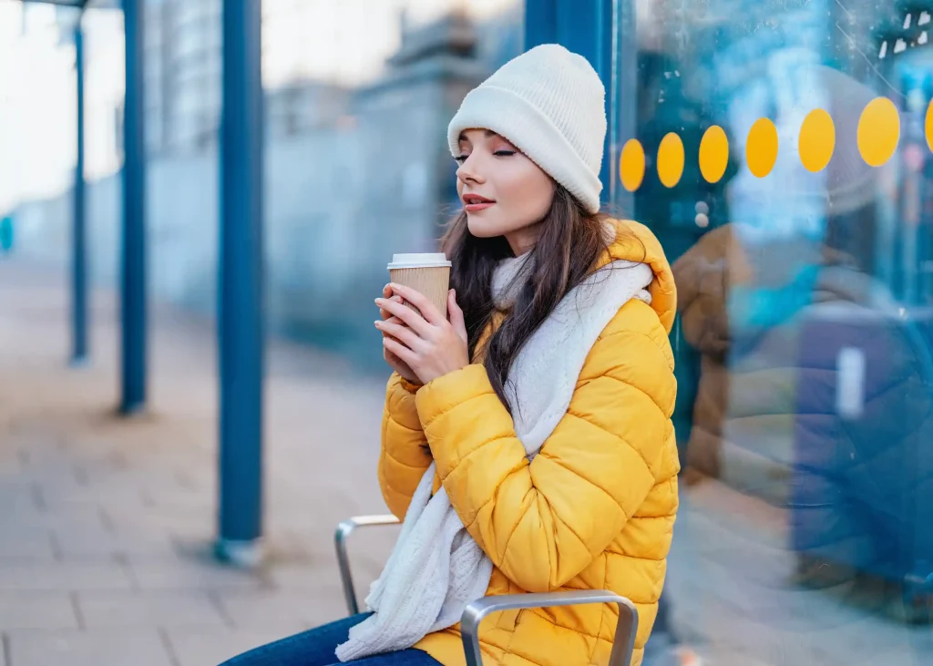 Looks para viajar en autobús en Navidad con estilo