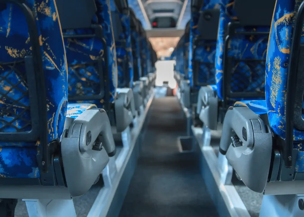 Viajar solo en autobús en enero: recomendaciones y seguridad