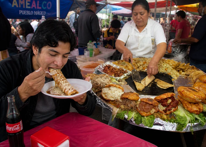 guía gastronómica en autobús